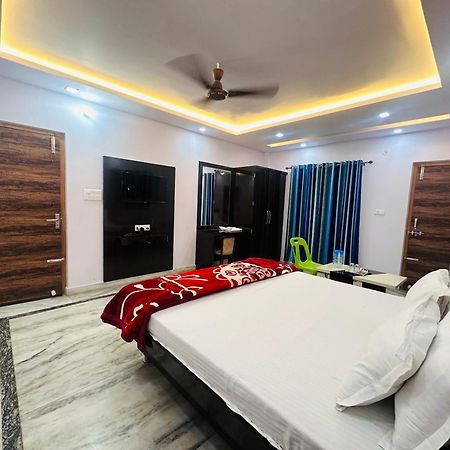 Hotel Pink Paradise Gorakhpur Exteriör bild